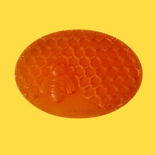 Cargar imagen en el visor de la galería, Jabón de propóleo miel | Diseño Panal