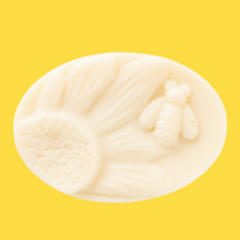 Cargar imagen en el visor de la galería, Jabón leche de cabra miel | Diseño Girasol