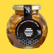 Cargar imagen en el visor de la galería, Nueces con miel, nueces a la miel naturel, nueces confitadas en miel, nueces maceradas en miel