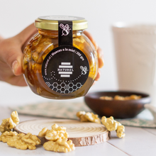 Cargar imagen en el visor de la galería, Nueces confitadas, dulces naturales, dulces saludables, dulces sin azúcar, productos sin gluten, productos vegetarianos, productos sin leche, productos sin lactosa, productos naturales de origen agroecológico elaborados sin azúcar, sin leche y sin gluten dulces naturales, dulces saludables, dulces sin azúcar. dulces de miel, dulces con miel