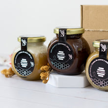 Cargar imagen en el visor de la galería, cajas regalo, cajas regalo navidad, cajas regalos naturales, regalos navideños, cajas navidad, kit navideño, kit navideño natural, kit natural, miel para regalo, dulces sin azúcar para regalo, Chocomiel, Chocomiel Naturel, Nutella Natural, dulces sin azúcar, regalos sin gluten, regalos sin lactosa, regalos sin leche, dulces saludables