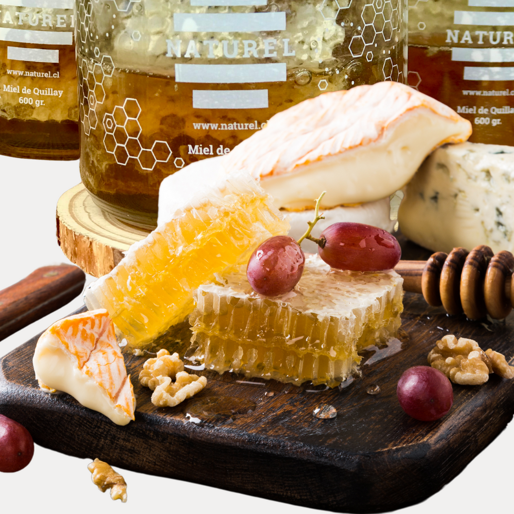 miel en panal en tabla de quesos, quesos con miel, como comer la miel en panal