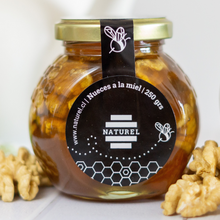 Cargar imagen en el visor de la galería, Nueces con miel para la tiroídes, nueces con miel natural, nueces y miel, nueces enteras y miel, nueces y miel natural, regalos gourmet, productos gourmet
